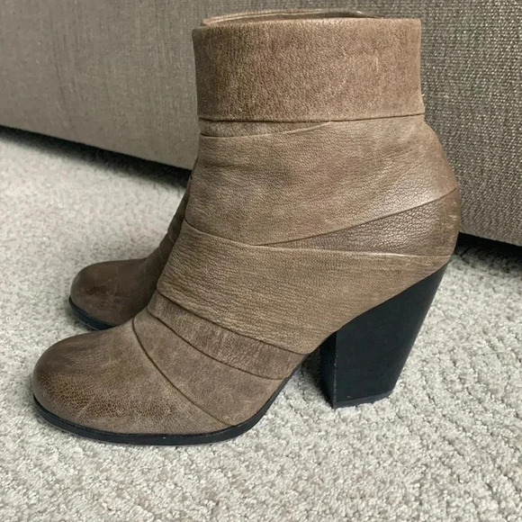 Vince Camuto leather Belta boot size 10 - Picture 5 of 12